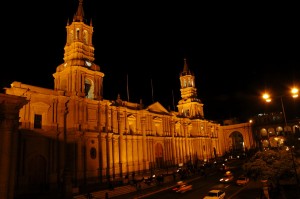 Mogočna katedrala, ki pa pred desetimi leti ni zdržala sile potresa