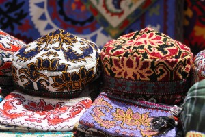Svilena cesta-Uzbekistan-Tubeteika-moško uzbeško pokrivalo-Ana Marija Grbanović