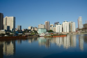 Manila - Pogled na enega izmed centrov Manile, reka Pasig je ena glavnih prometnih žil. Manila-Pogled na enega izmed centrov Manile, reka Pasig je ena glavnih prometnih žil