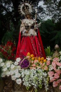 Manila - V času procesije »La naval de Manila« se na ulicah mesta pojavi na desetine Marijinih podob. Manila-V času procesije »La naval de Manila« se na ulicah mesta pojavi na desetine Marijinih podob