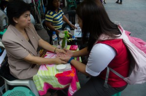 Manila - Branje prihodnosti pred baziliko Quiapo Manila. Manila-Branje prihodnosti pred baziliko QuiapoManila
