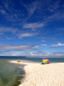 Filipini-Na peščenem nasipu sredi morja