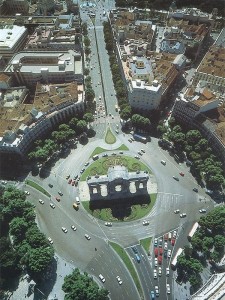 Obvezno z avtobusom in peš