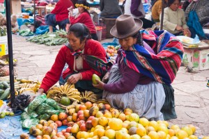 17. Vrvenje na lokalni tržnici