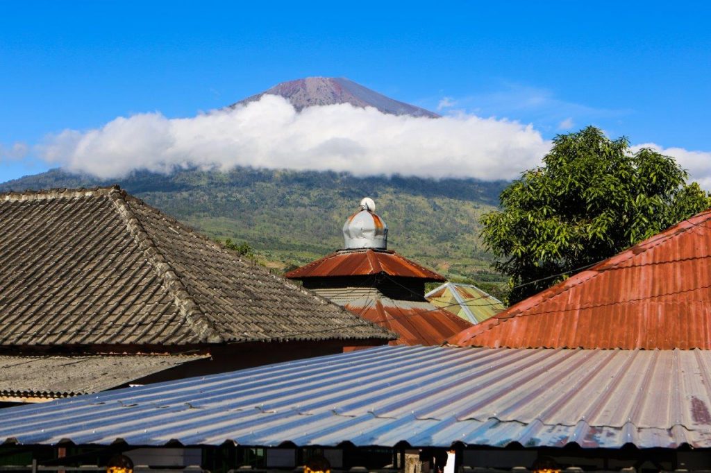 02-Vulkan Rinjani od spodaj