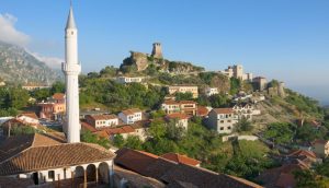 Albanija Kruje clock tower in skandenbergov muzej 1 300x172 - Vtisi potnikov prvomajskih potovanj