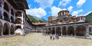 Bolgarija Rilski samostan 300x151 - Vtisi potnikov prvomajskih potovanj