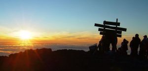 Tanzanija-Kilimanjaro-sončni vzhod na vrhu