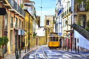 Portugalska Lizbona tramvaj 160977977 300x200 - Vtisi potnikov